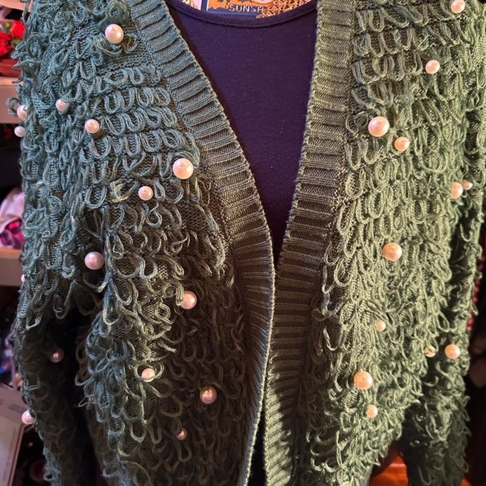 Green sweater with pearl’s 2X Mighty Fine